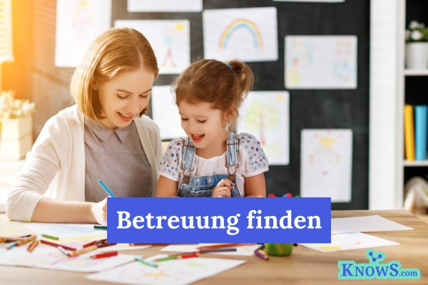 Mutter mit Kind beim Lernen – Betreuung finden über KnowS mit verifizierten und versicherten Helfern.