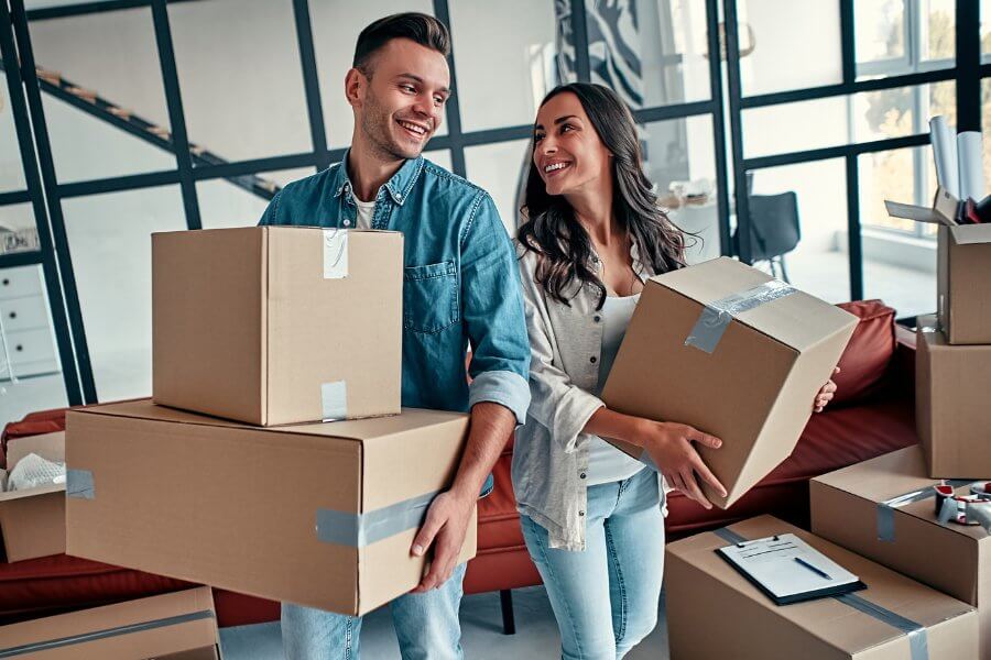 Moving assistance in Switzerland - certified helpers on KnowS Reliable moving helpers carry boxes - moving assistance via KnowS in Switzerland